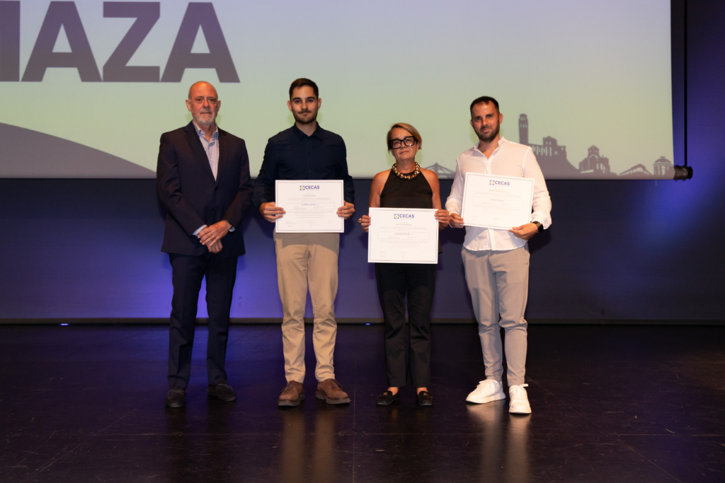 foto. acreditacions (dins noticia)